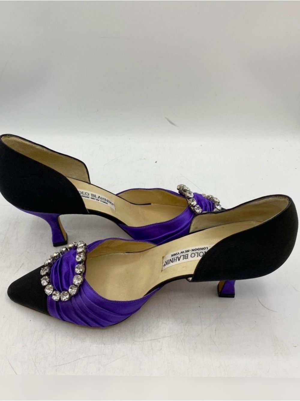 Vintage 1980’s - 1990’s Manolo Blahnik Purple and Black Crystal satin d’orsay - Picture 4 of 8